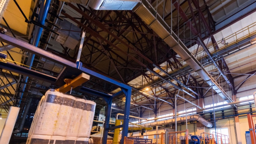 Jak działa paletyzator płytowy i kiedy warto go zastosować w produkcji?